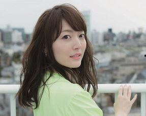 花泽香菜 娱乐,从声优到偶像，娱乐界的璀璨星辰